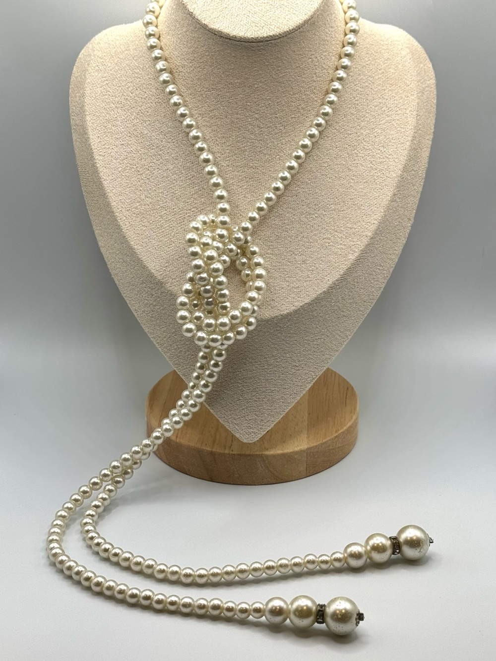 Vintage 50’s Inspired Faux White Pearl Lariat Necklace